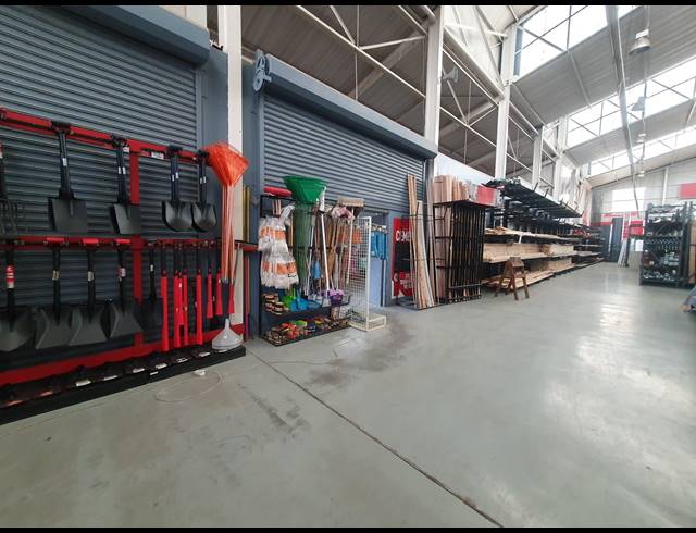1,690M² WAREHOUSE FOR SALE IN ORMONDE